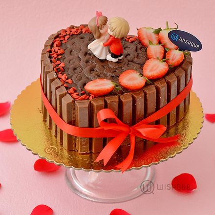 Valentine Kiss KitKat Chocolate Cake